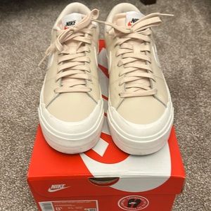 Nike Women's Court Legacy Lift